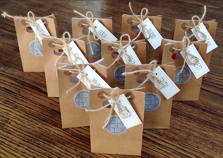 Kraftpapier Tüten und Anhänger