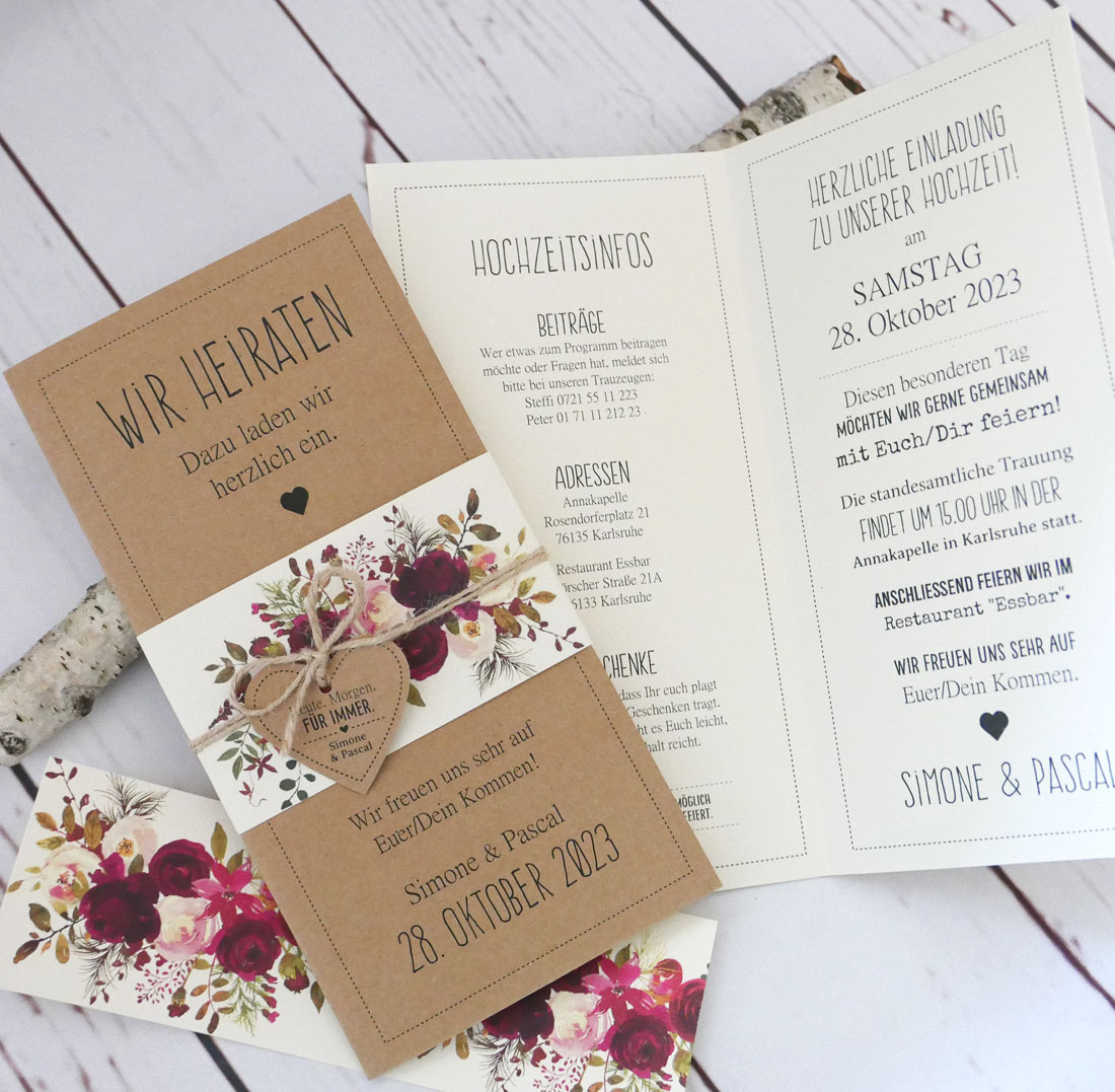 Hochzeitskarte aus Kraftpapier mit Banderole im floralen Design: Sommerliebe und Herbstzauber